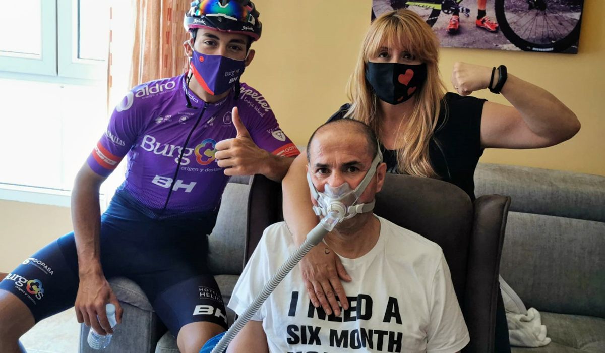 Marce acompañado de Susana, su inseparable apoyo, y del ciclista del Burgos BH Ángel Fuentes
