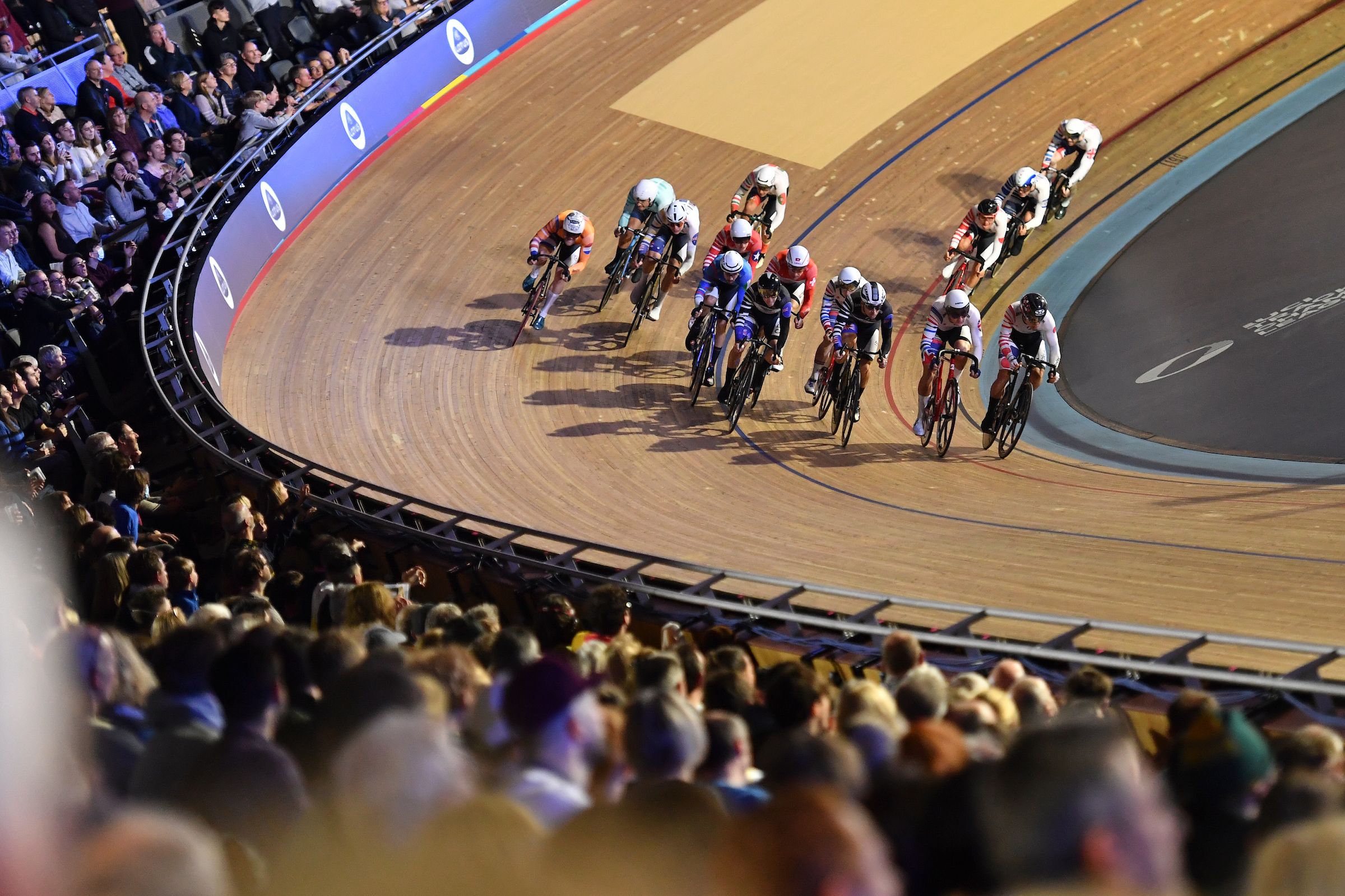 Los corredores, en la prueba de Scracth de la UCI Track Champions League