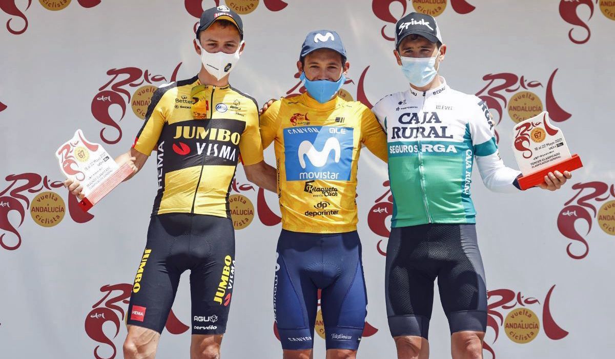 Podio de la última edicion de la Vuelta a Andalucia, con Migual Angel López  ganador  flanqueado por Antwan Tolhoek y Julen Amezqueta