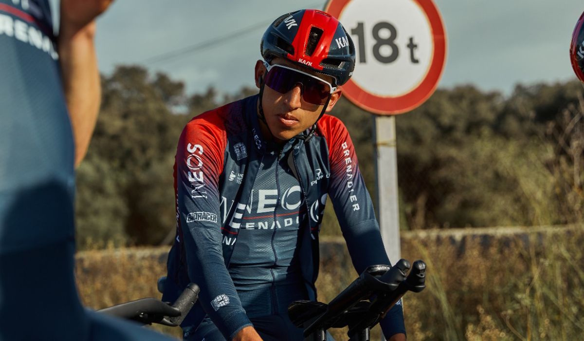 Egan Bernal sufre un accidente con un autobús mientras entrenaba