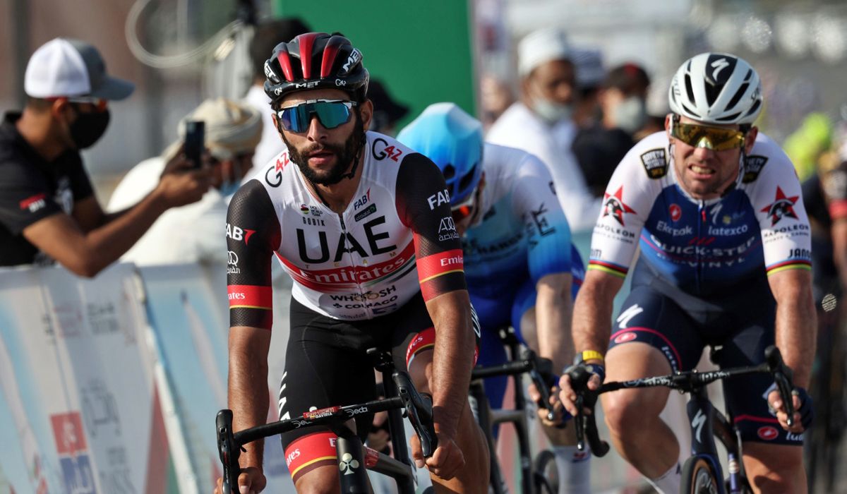 Fernando Gaviria se impone al sprint en la etapa inaugural del Tour de Omán