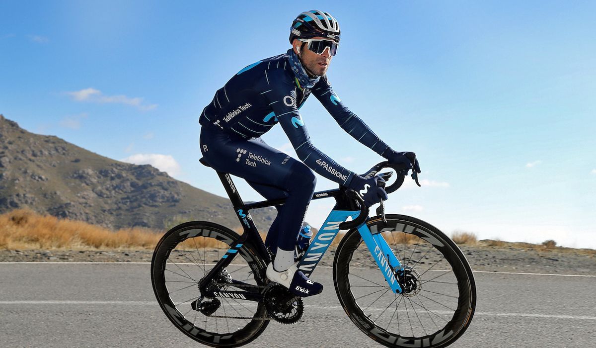 Valverde no se despedirá de la Vuelta a Andalucía por precaución por el COVID