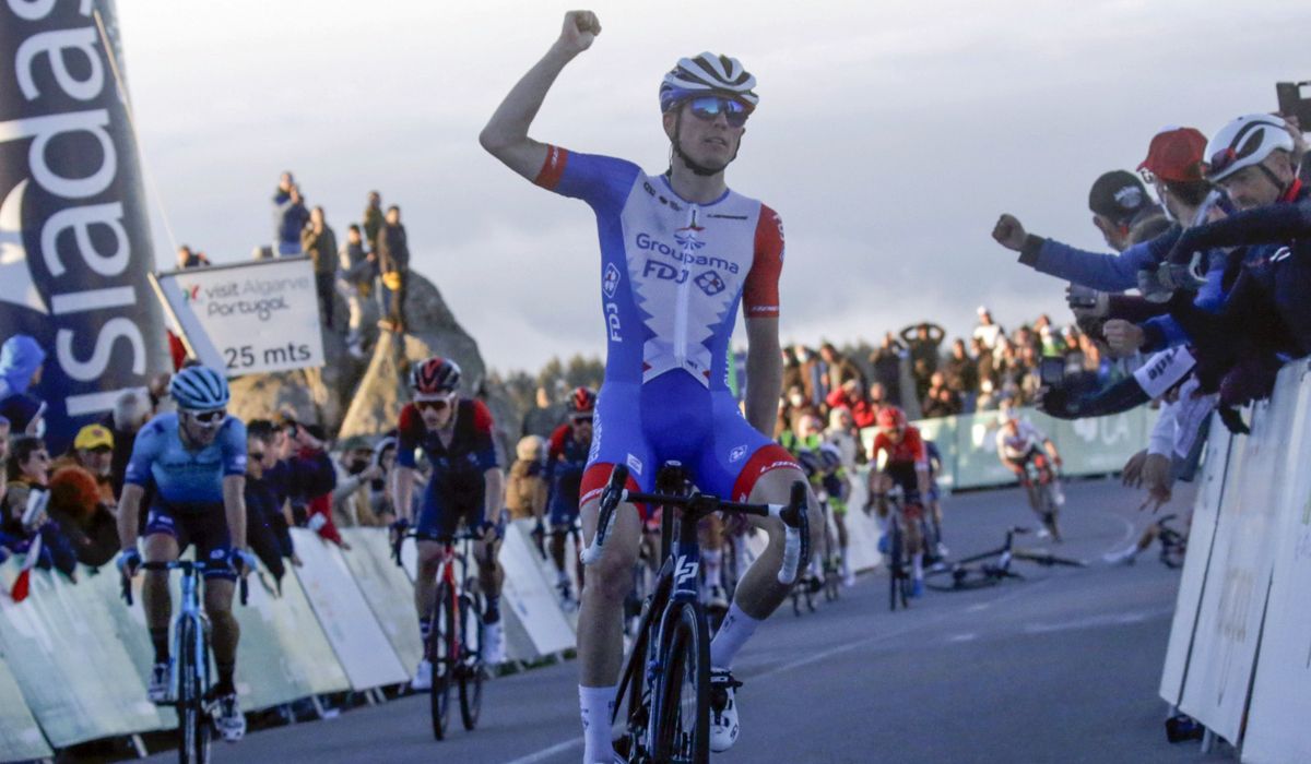 David Gaudu gana en el Alto da Foia en un accidentado final