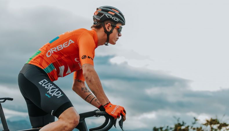 el euskaltel euskadi presenta su nueva piel naranja el euskaltel euskadi presenta su nueva piel naranja