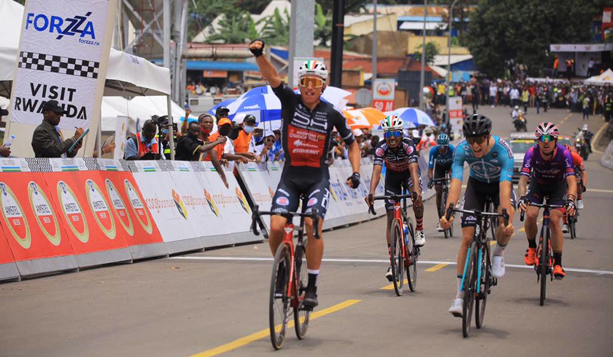 Jhonatan Restrepo, victoria de etapa y nuevo líder del Tour de Ruanda