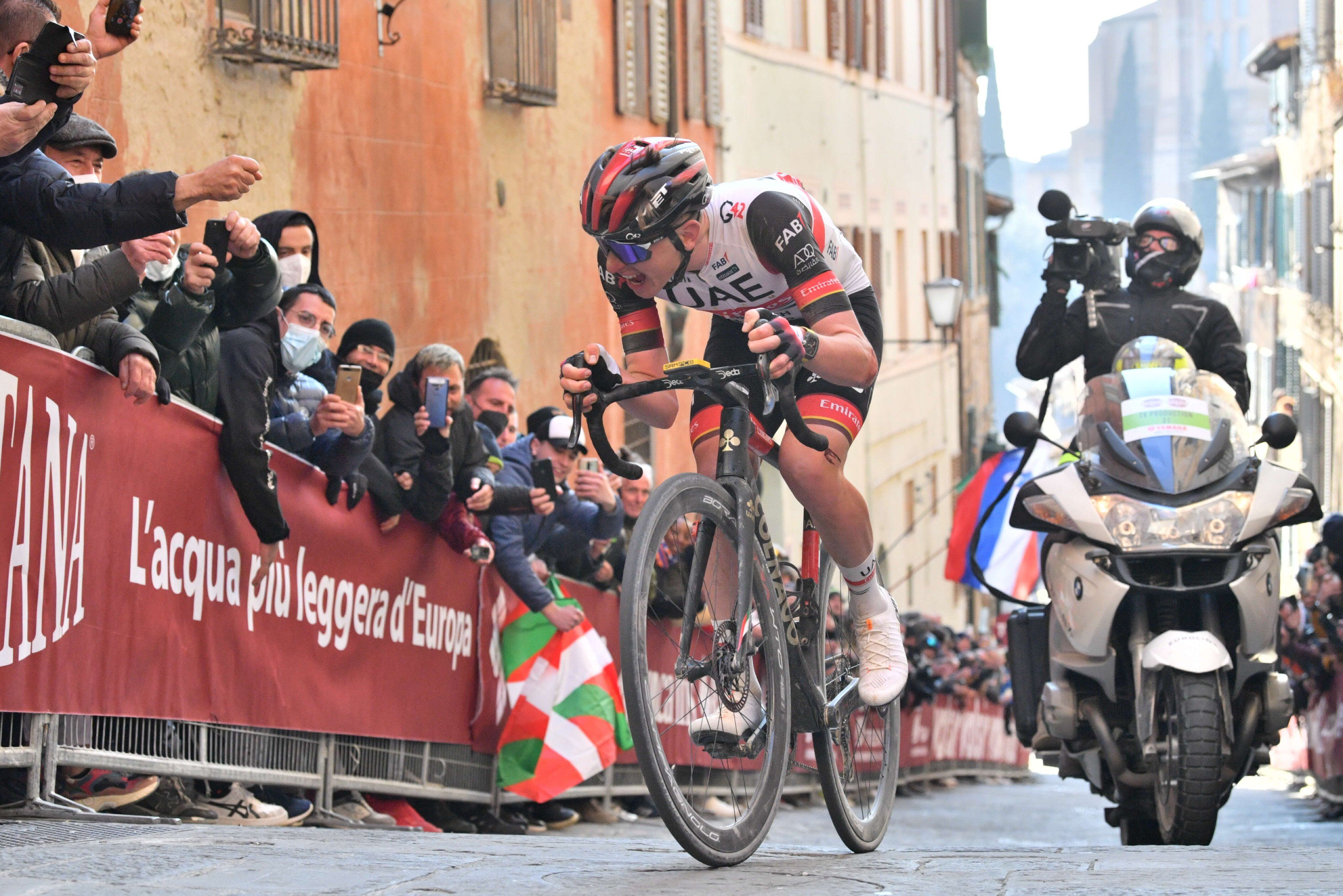 Los 'momentazos' del épico triunfo de Pogacar en la Strade Bianche