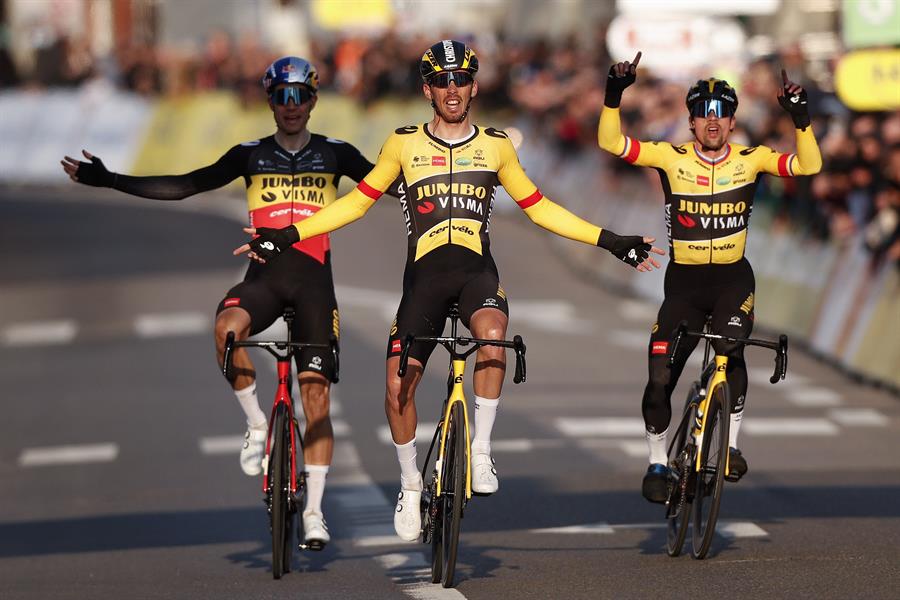Histórico triplete del Jumbo Visma en la 1ª etapa de la París Niza.