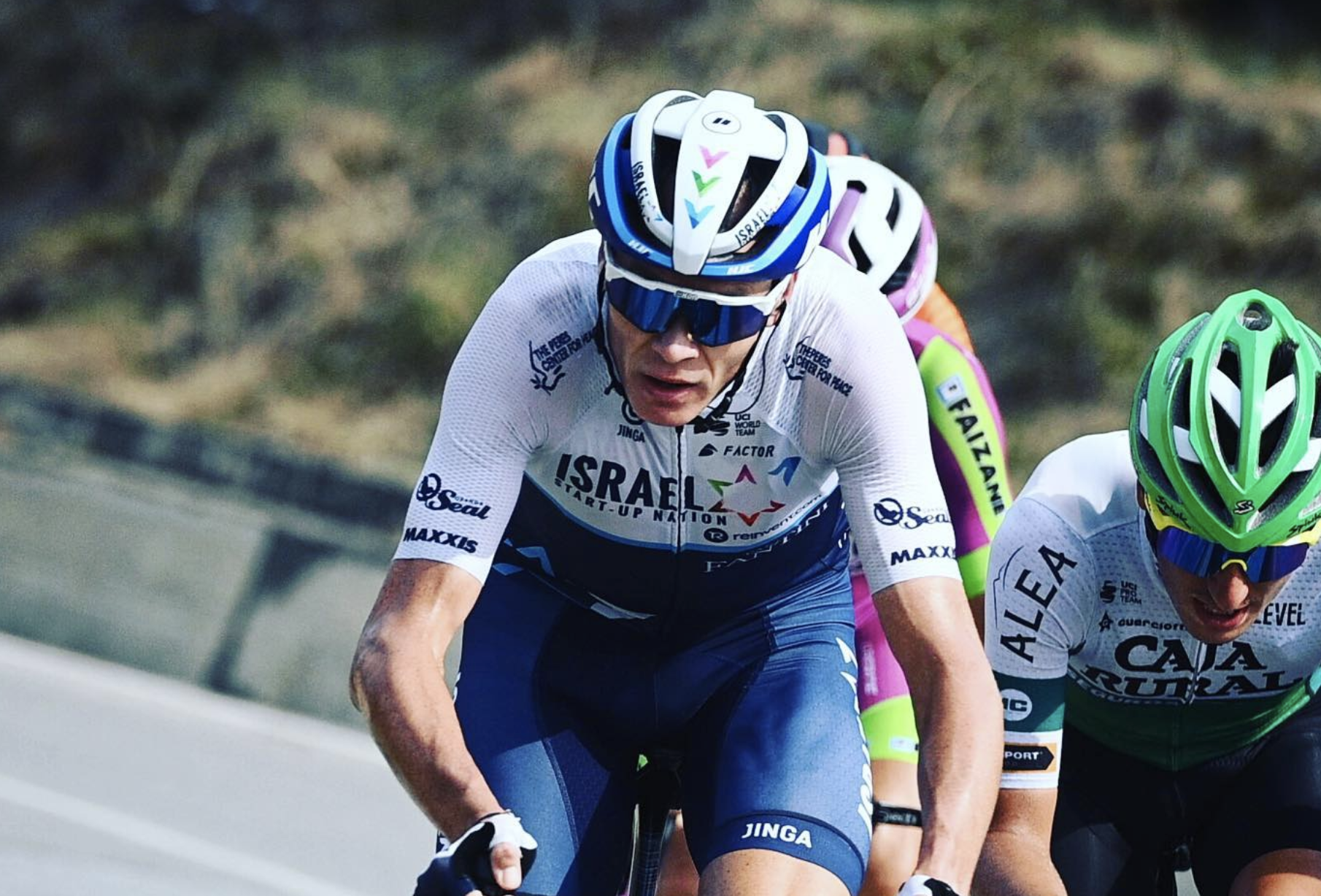 Chris Froome vuelve a la carga y cuestiona la seguridad del ciclismo actual.