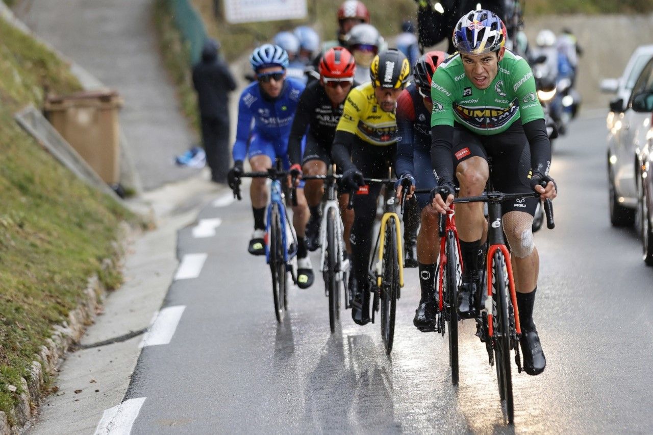 'El hombre tractor' salvó a Roglic en la última etapa de la París Niza ante el ataque de Yates.  'El hombre tractor' salvó a Roglic en la última etapa de la París Niza ante el ataque de Yates.