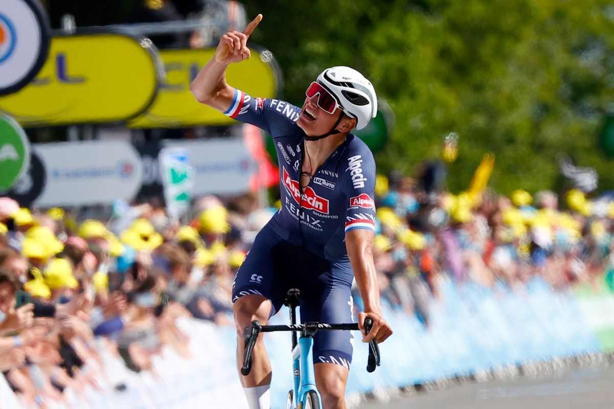 Van der Poel celebrando su victoria en el pasado Tour de Francia