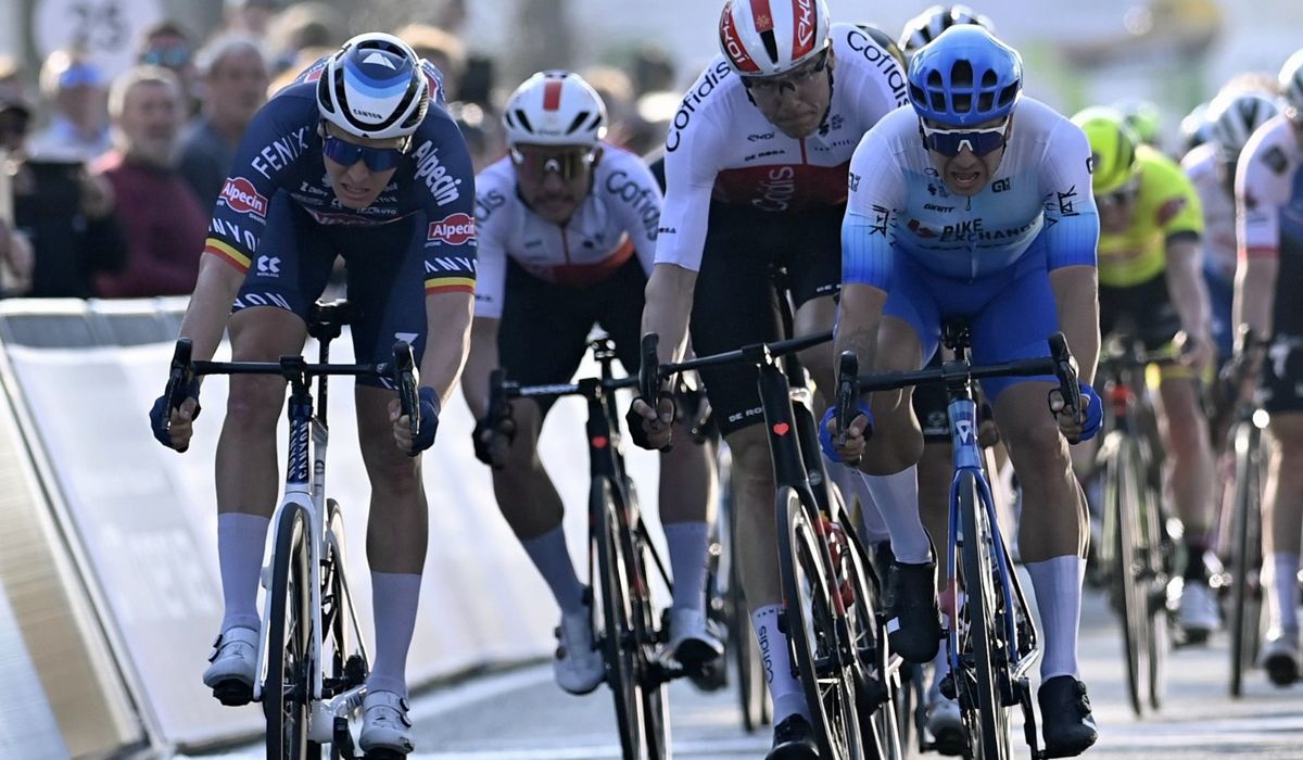 Tim Merlier se lleva la Brujas La Panne tras un sprint de foto finish