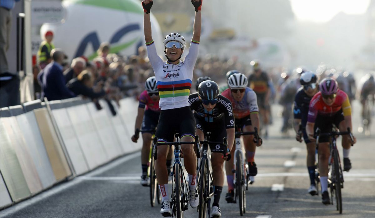 Elisa Balsamo se lleva al sprint la clásica belga Brujas La Panne