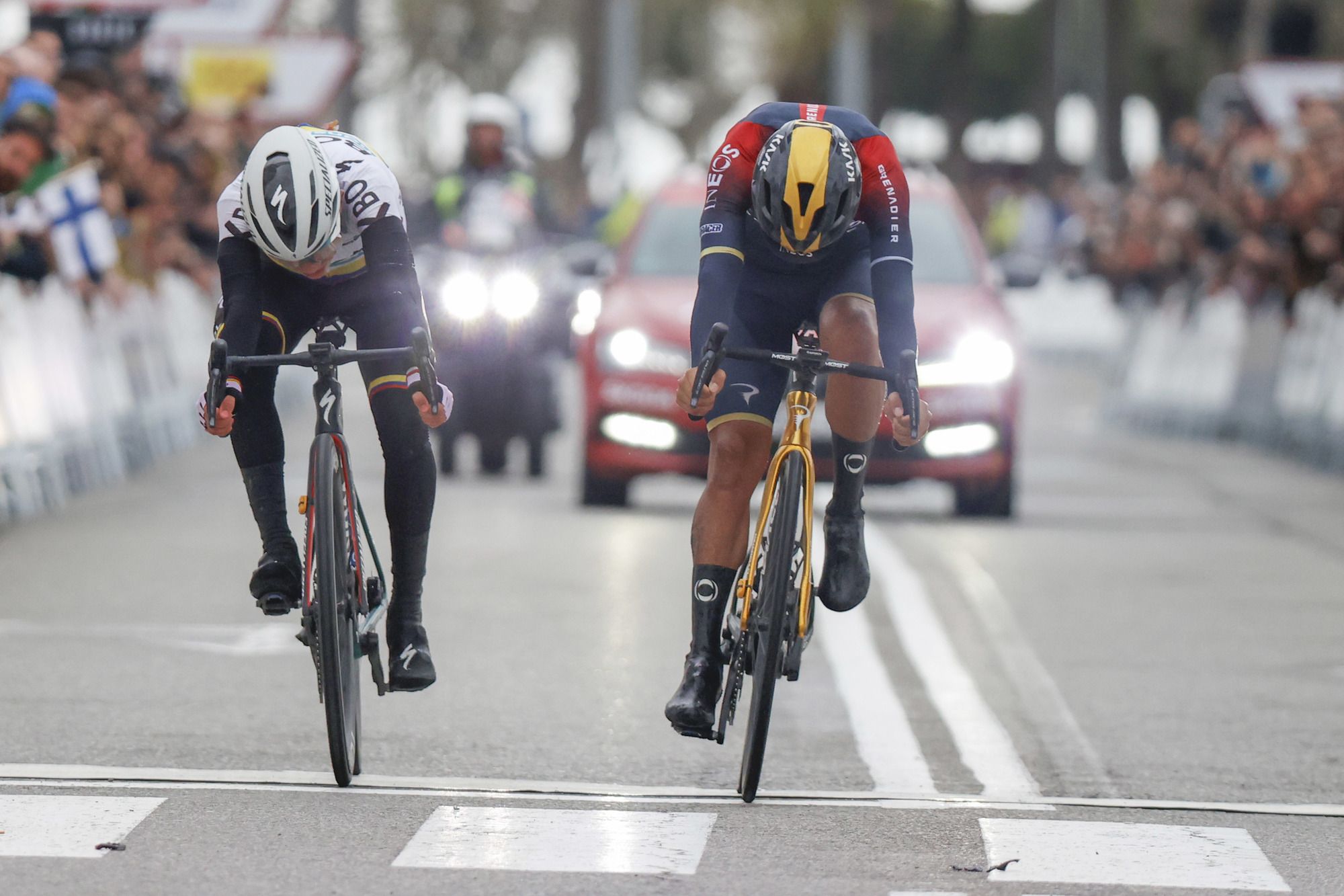 Carapaz batió a Higuita en un cerrado sprint en Cambrils 