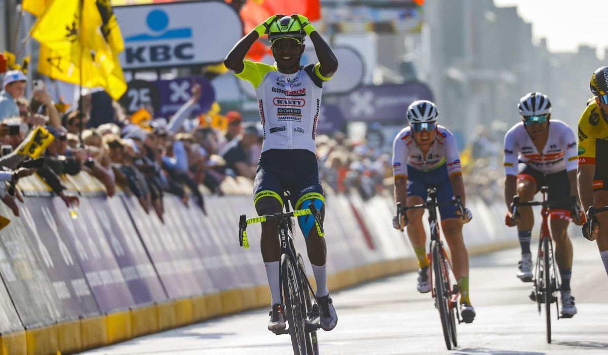 El eritreo Girmay hace historia al conquistar con 21 años la Gante Wevelgem