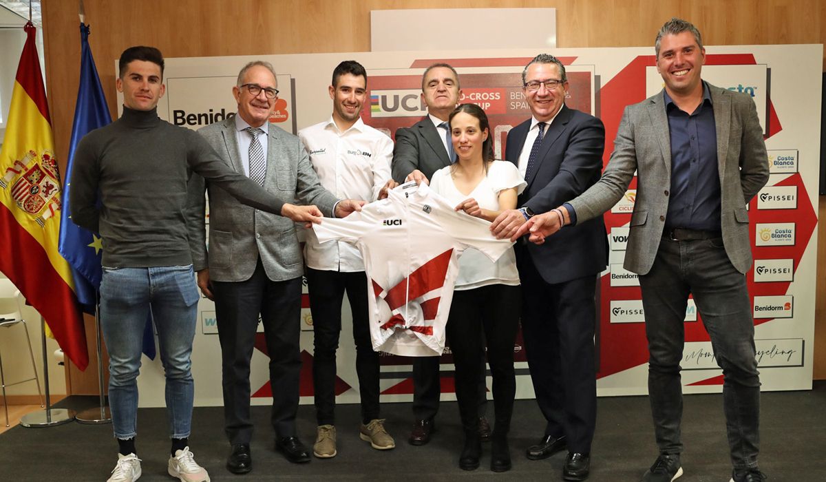 De izquierda a derecha Kevin Suárez (Nesta MMR); José Luis López Cerrón (presidente de la RFEC); Felipe Orts (Burgos BH); José Manuel Franco (presidente del CSD); Lucía González (Nesta MMR); Antonio Pérez (alcalde de B