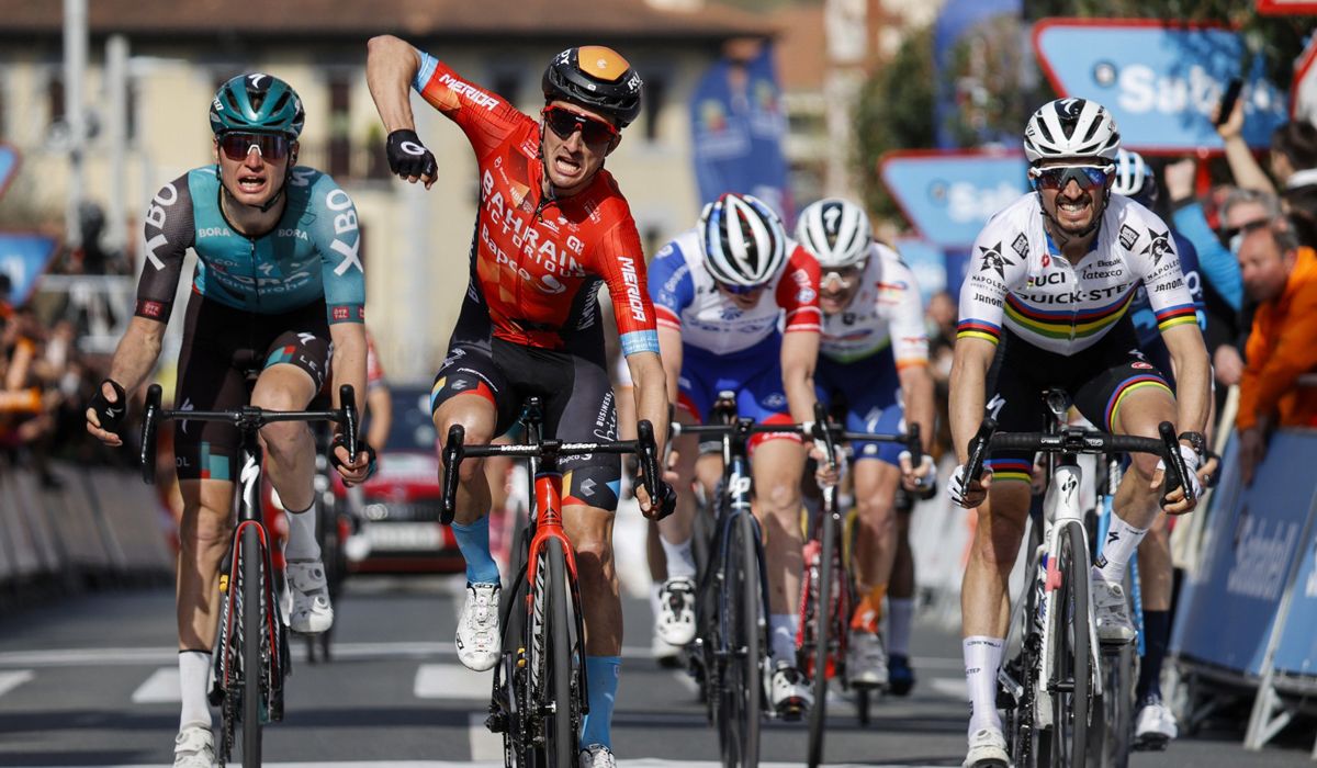 Pello Bilbao sorprende a Alaphilippe y se lleva una victoria de prestigio en Amurrio