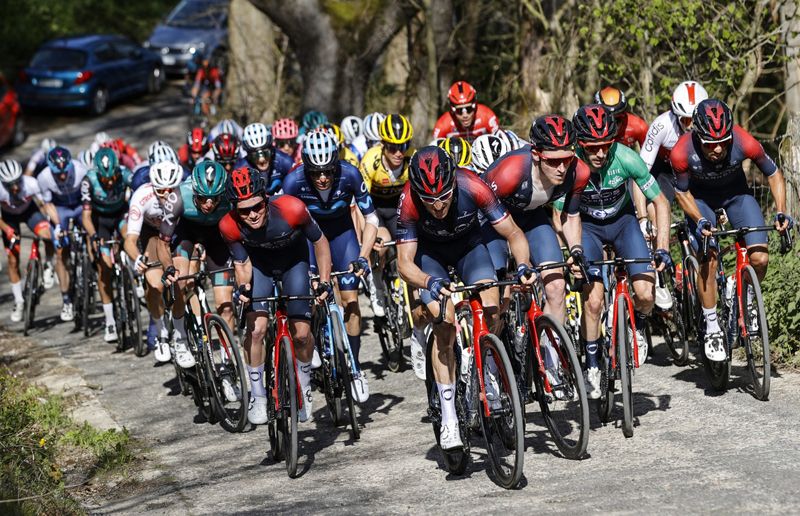 Geraint Thomas al frente del pelotón Geraint Thomas al frente del pelotón