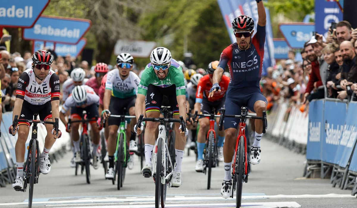 Alaphilippe vuelve a rozar el triunfo, que se lleva Daniel Feipe Martinez