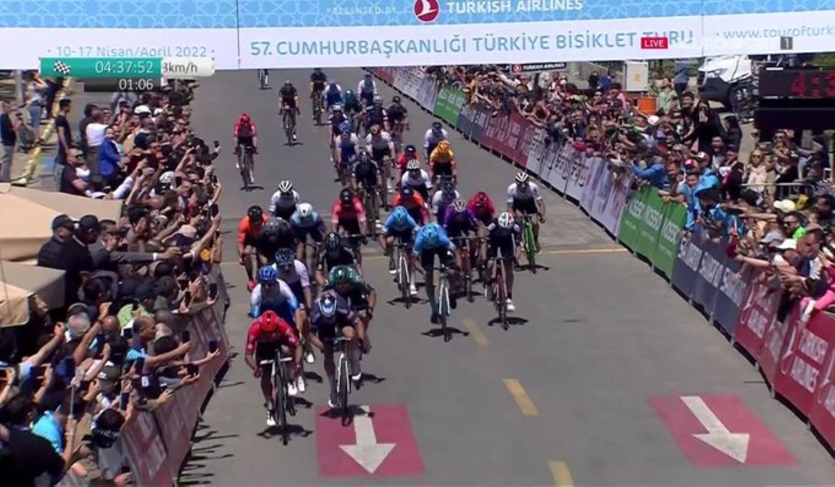 Así se llevó la victoria Caleb Ewan en la primera etapa de la Vuelta a Turquía 2022.