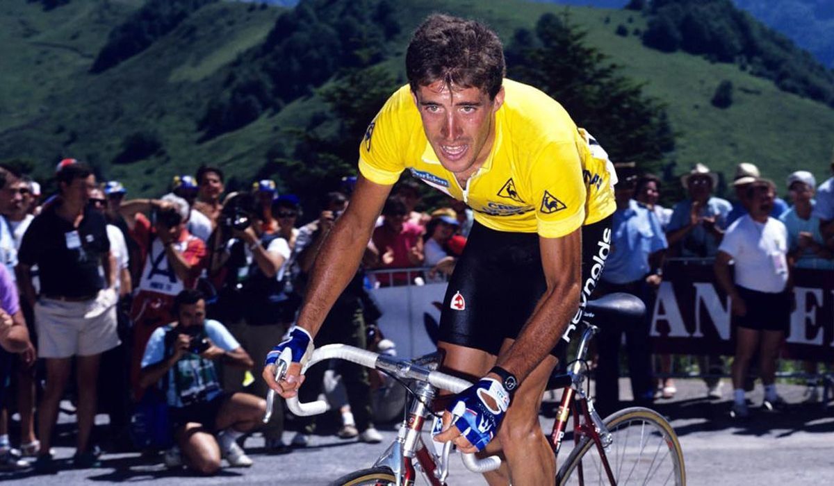 Pedro Delgado  vistiendo el maillot amarillo de lider del Tour de Francia