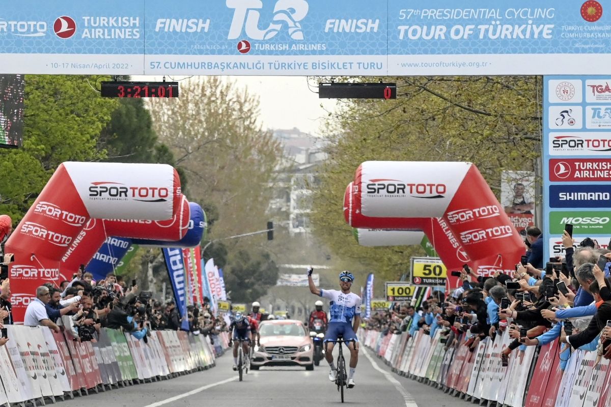 Así se impuso Patrick Bevin en la séptima etapa del Tour de Turquía. 