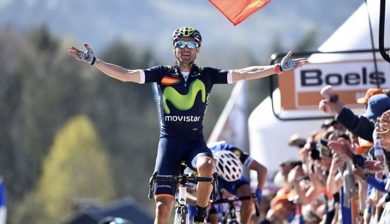 Hasta en cinco ocasiones ha ganado Alejandro Valverde la Flecha Valona. En la imagen, celebrando su éxito en 2016 Hasta en cinco ocasiones ha ganado Alejandro Valverde la Flecha Valona. En la imagen, celebrando su éxito en 2016