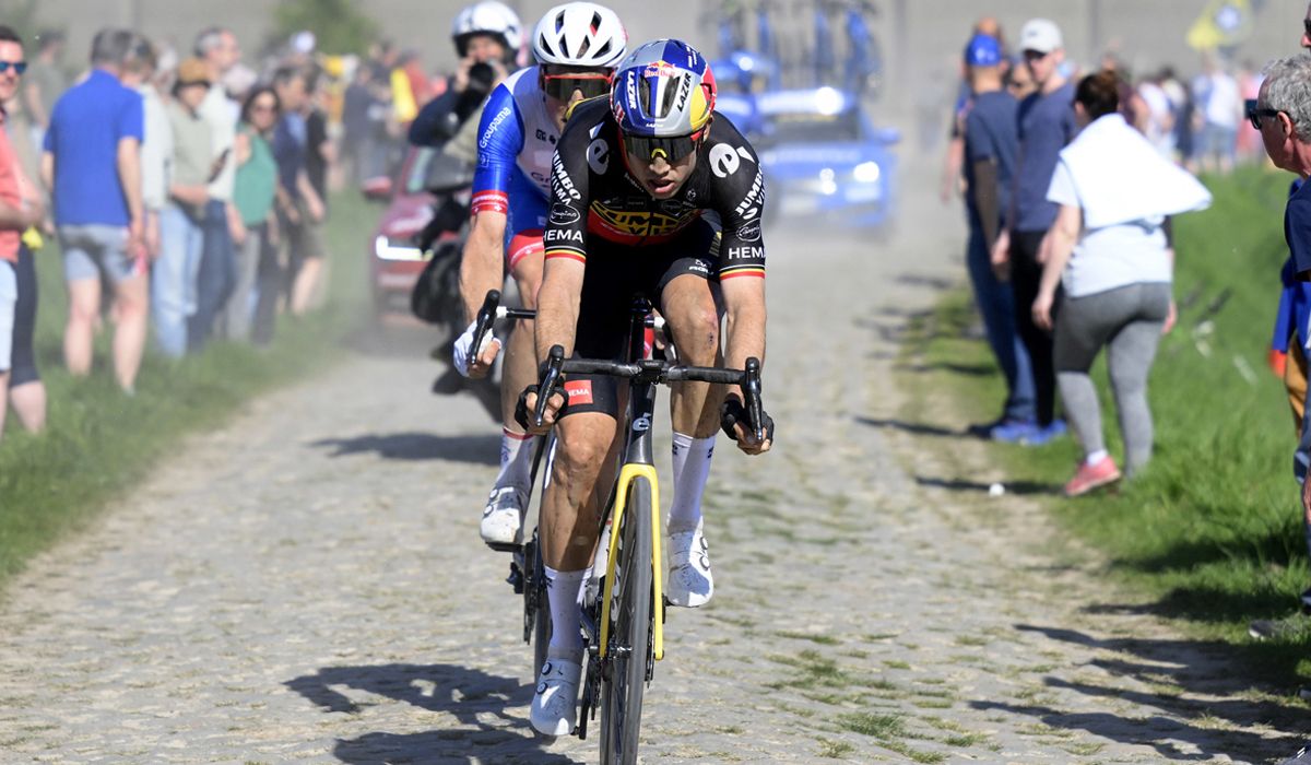 Wout van Aert, en la imagen junto a Stefan Küng, rindió a gran nivel en la París Roubaix