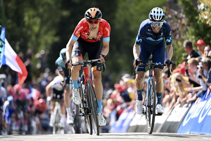 Dylan Teuns y Alejandro Valverde, emocionante final en la Flecha Valona