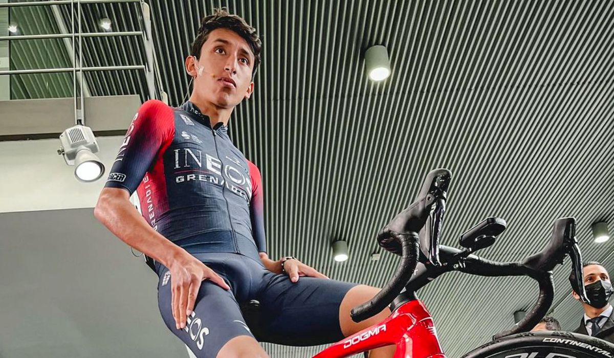Egan Bernal en una de sus primeras apariciones públicas tras su accidente