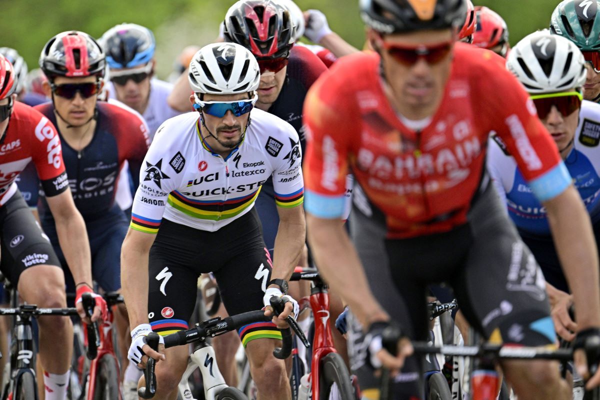 Julian Alaphilippe en los primeros compases de la Lieja Bastoña Lieja