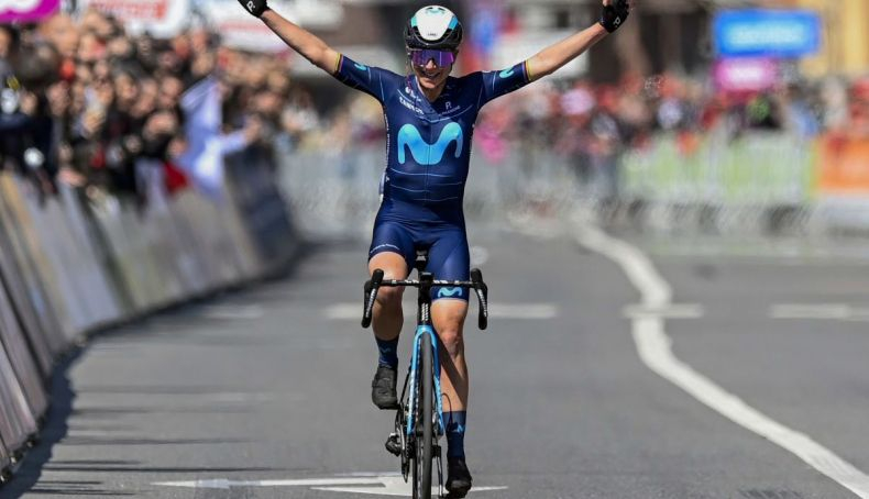 Así entraba Van Vleuten en la meta de la Lieja Bastoña Lieja. Foto Nico Vereecken. Sprint Cycling Agency. Así entraba Van Vleuten en la meta de la Lieja Bastoña Lieja. Foto Nico Vereecken. Sprint Cycling Agency.