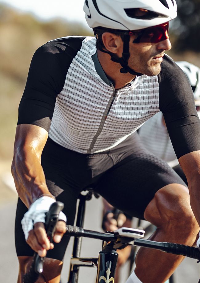 Q36.5 CLIMA JERSEY & DOTTORE X BIB SHORTS in act 4 Q36.5 CLIMA JERSEY & DOTTORE X BIB SHORTS in act 4