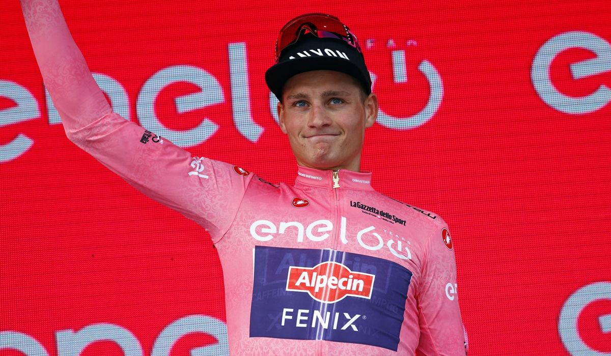 Mathieu van der Poel ya luce de rosa en su primer Giro de Italia