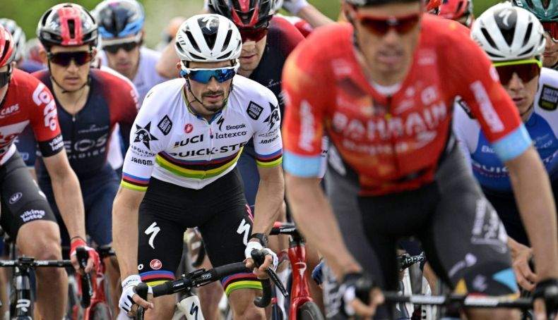 Alaphilippe instantes antes de caerse en la Lieja Bastoña Lieja.