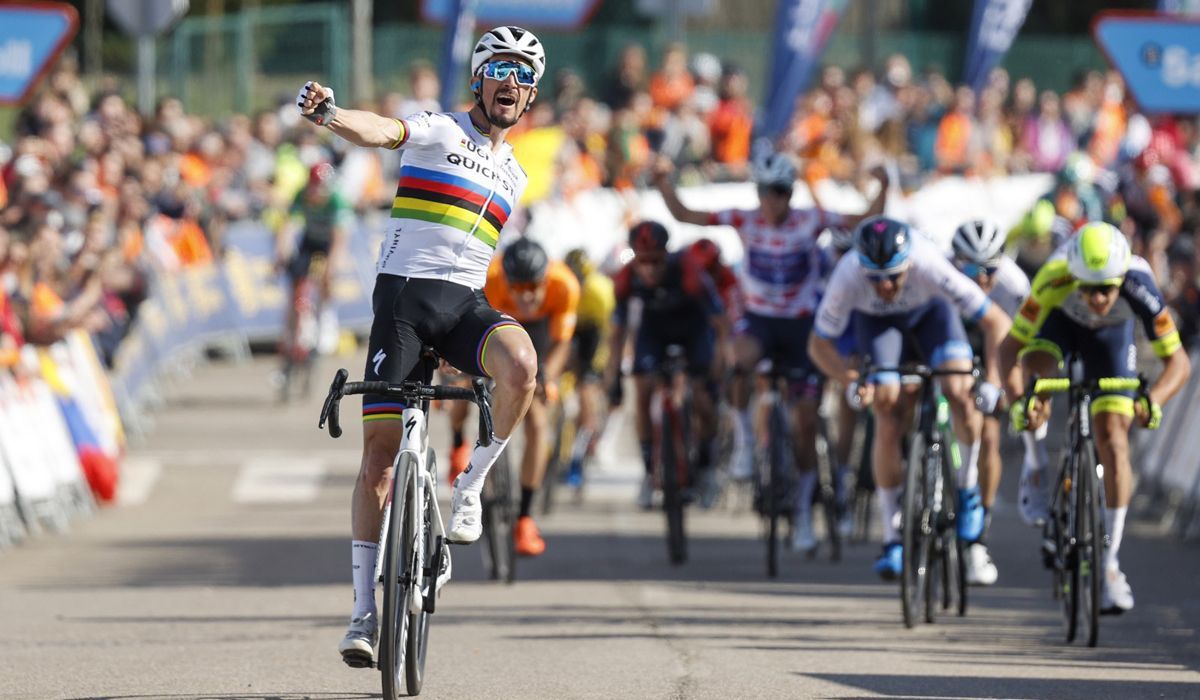 Alaphilippe en una de las últimas victorias antes de su caída en Lieja.