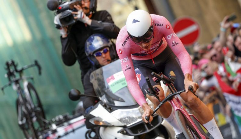 Van der Poel mantiene el liderato de la carrera tras la segunda etapa del Giro.