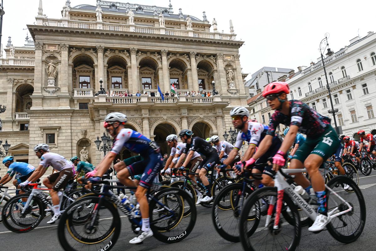 Budapest se vistió de fiesta para acoger la primera etapa del Giro de Italia 2022.
