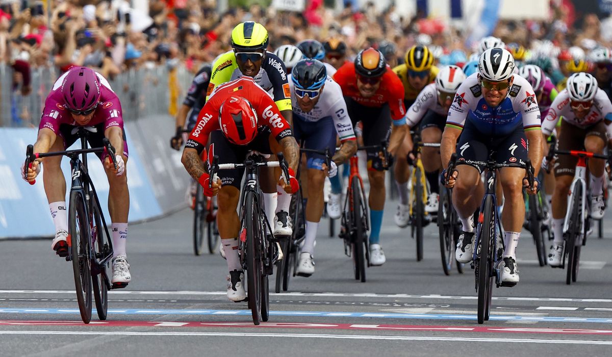 Démare repite victoria en un sprint de foto finish. Foto: Roberto Bettini (Sprint Cycling Agency)