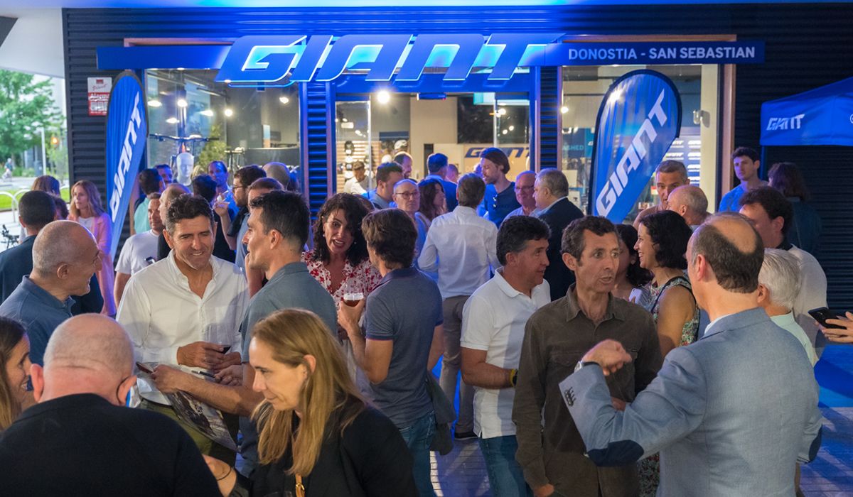 Reunión de estrellas en la inauguración de la Giant Store de San Sebastián