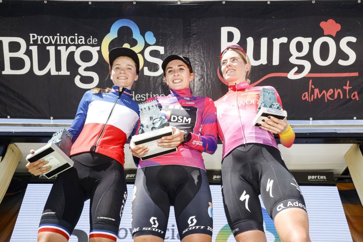 Podio final de la Vuelta a Burgos 2022 con Juliette Labous como ganadora. Podio final de la Vuelta a Burgos 2022 con Juliette Labous como ganadora.