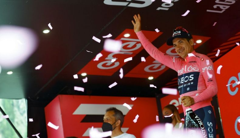 Carapaz defendió sin problemas la maglia rosa en su segundo día de liderato. Carapaz defendió sin problemas la maglia rosa en su segundo día de liderato.