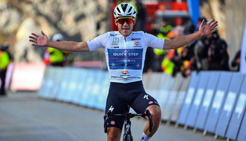 Evenepoel tras ganar la 3ª etapa del Tour de Noruega.