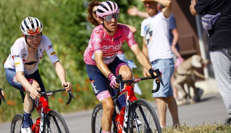 juanpe lopez suma seis dias con la maglia rosa