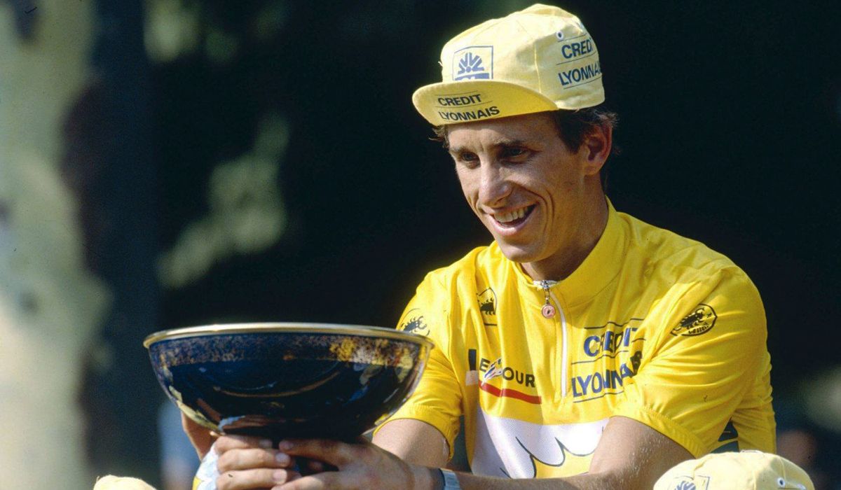 Greg Lemond celebrando su victoria en el Tour de 1990