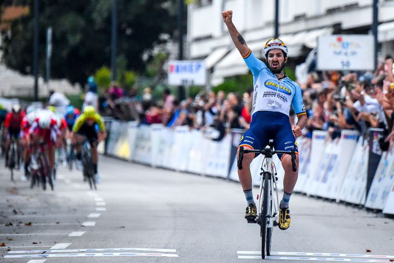 Grosu celebrando una de sus victorias, en la CRO Race 2019 Grosu celebrando una de sus victorias, en la CRO Race 2019