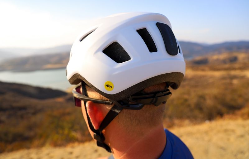 GIANT HELMET ROAD SR 046 GIANT HELMET ROAD SR 046