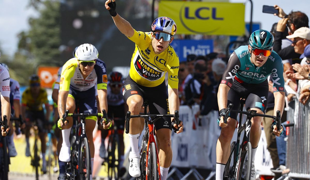 Van Aert repite victoria en un emocionante final y afianza su liderato. Foto Sprint Cycling Agency