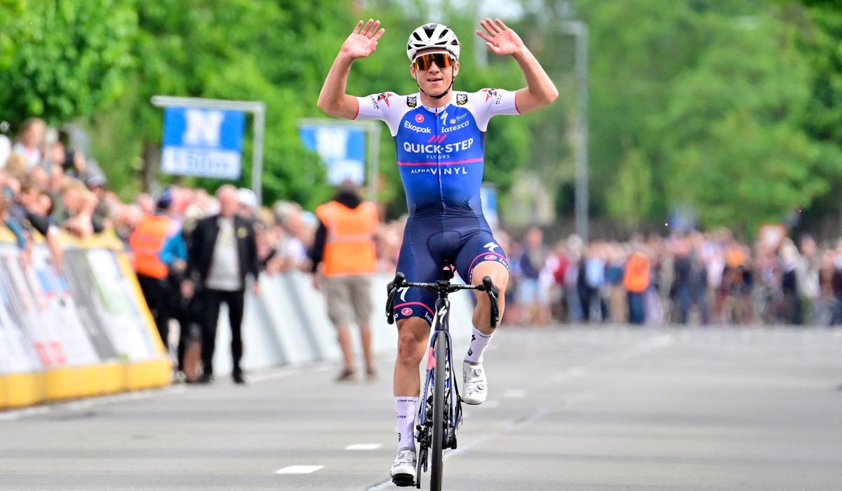 Remco Evenepoel celebrando su última victoria, en la Gullegem Koerse belga.