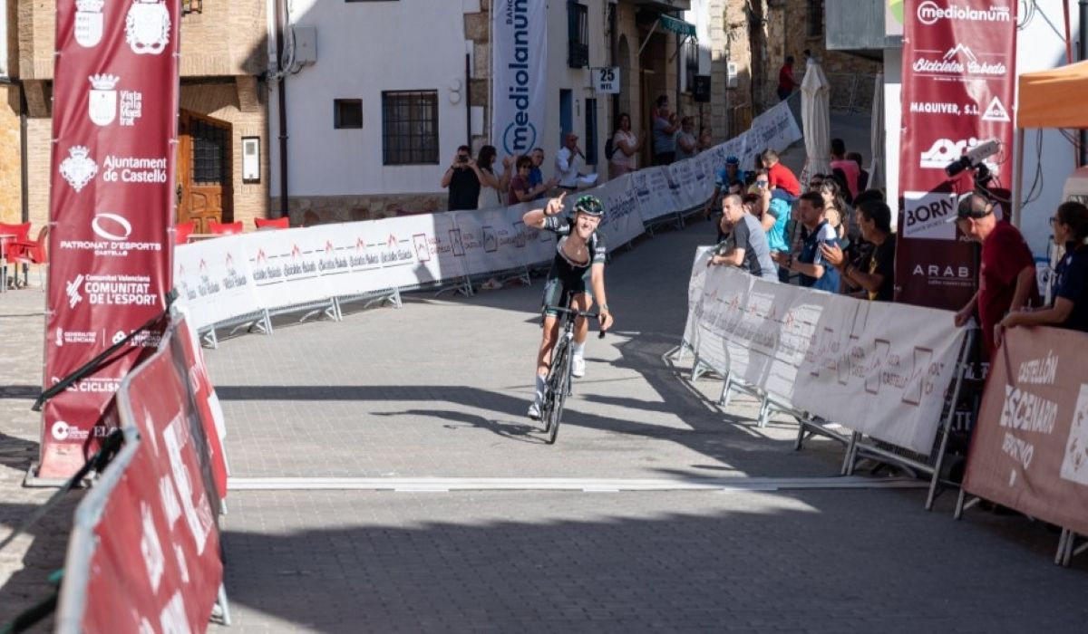 Oliver Knight celebra su 2ª victoria en España.