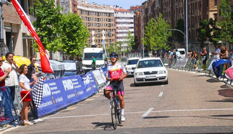 Paula Ostiz se impuso en solitario con 4'min de ventaja. Paula Ostiz se impuso en solitario con 4'min de ventaja.